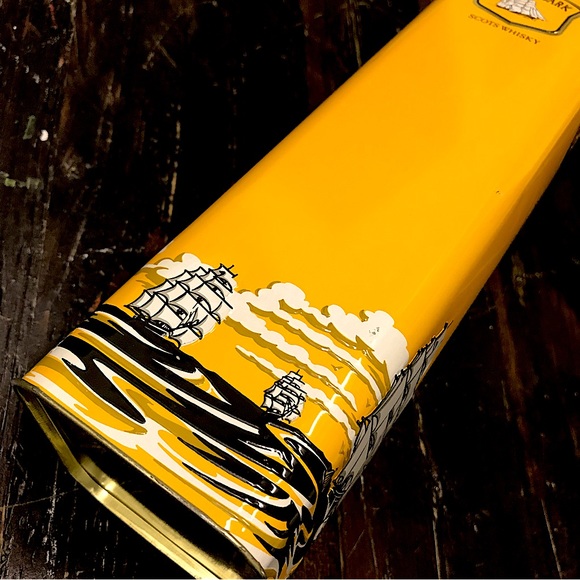 Collectible Whisky Tin - Picture 2 of 10